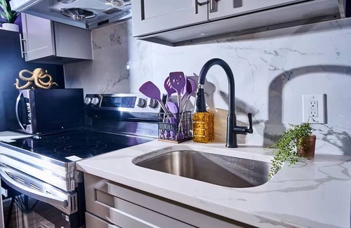 North Philadelphia East Apartment | Siren's Cozy Cove w/Adult Playroom in Center CITY