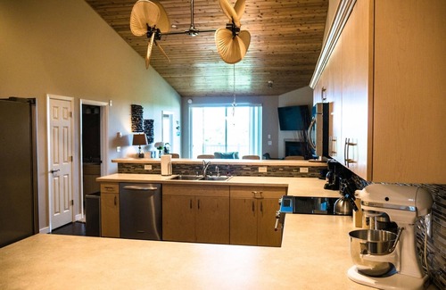 Ocean Shores Condo | Siren's Serenity Condominium - Oyhut Bay Seaside Village
