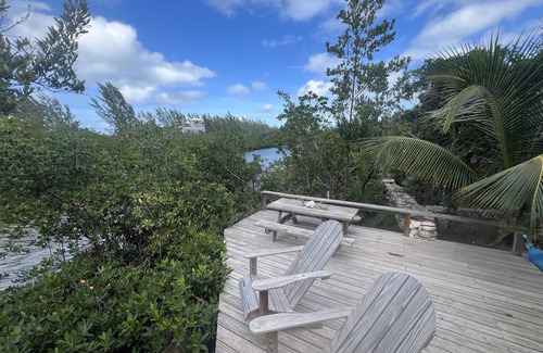 Upper Bogue House | Siren's Song is a beautiful waterfront home in the community of Whale Point