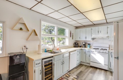 Sister Lakes House | Sister Lakes Cottage with Dock and Grill!