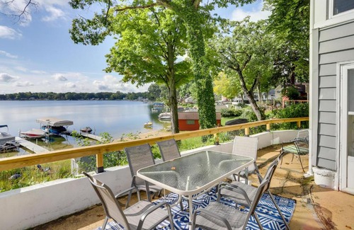 Sister Lakes House | Sister Lakes Cottage with Dock and Grill!