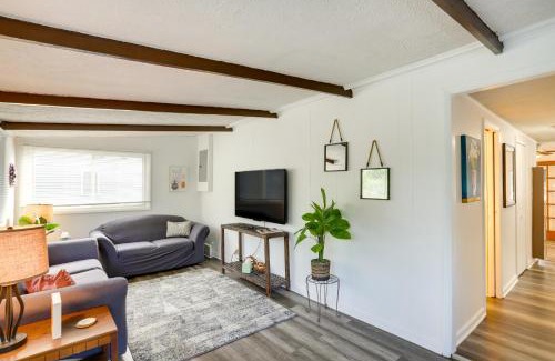 Sister Lakes House | Sister Lakes Cottage with Dock and Grill!