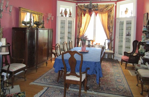 Davenport House | Sister Private Victorian Manor Sleeps 16-7 baths Reunions, Graduations, Weddings