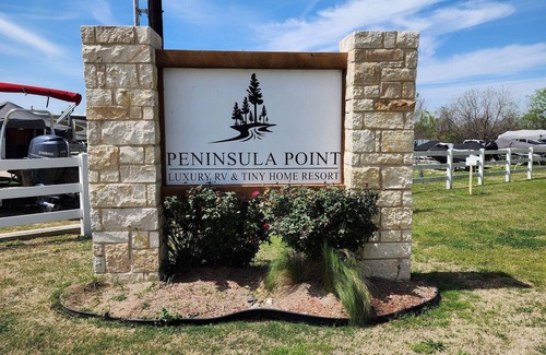 Kerens RV Rental | Site 162 @ Peninsula Point