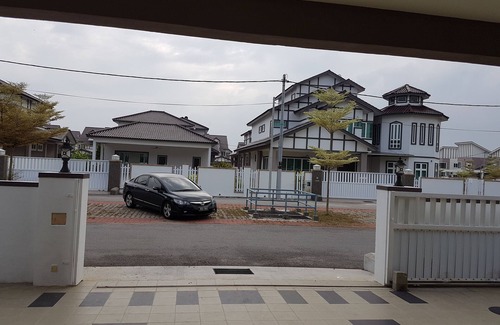 Taman Teratai House | Sitiawan Homestay