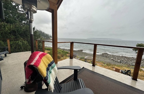 Powell River House | Sitka Suite | Oceanfront Luxury Escape | Hot Tub | Optional Sauna Add-On