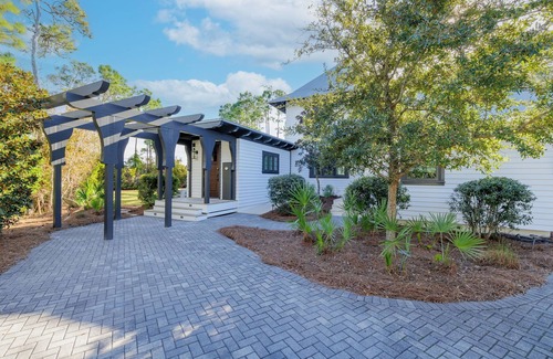 Sunnyside House | Sittin' Purdy - Luxury Home Located on the Lake