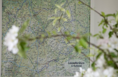 East Norton Cabin | Situated 12 miles from the wonderful Rutland Water and on a working farm, Strawberry Lodge provides