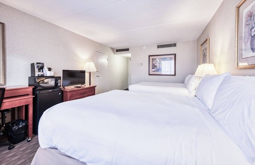 Southeast Calgary Hotel | Situated 7-minute drive from downtown Calgary, & 2 minutes from Stampede Park