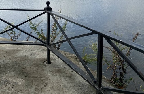 Trenton House | Situated directly on the Delaware River on the Island within historic Stacy Park