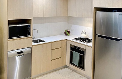 Penrith Apartment | Situated on Lord Sheffield Circuit, this unit is truly fit for a king.