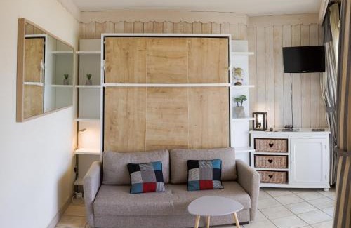 Duingt Apartment | Situation exceptionnelle pour ce cosy studio avec terrasse SUR LAC, dans résidence avec PLAGE et ponton PRIVEE