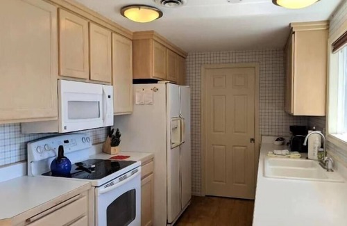 Florence House | Siuslaw Riverfront home, 3 bedroom, 2 bath, dog friendly - Dune it Right
