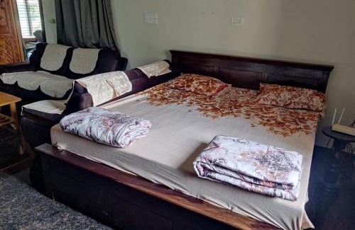 Bhimunipatnam Bed & Breakfast | Sivarama garden resort AC hall atached bathroom,17 members nite stay kitty party's & functions , swimming pool & ,bheemili bech to dorathota