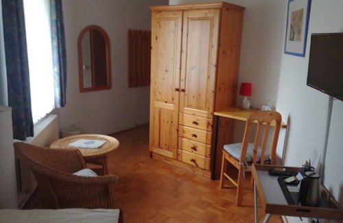 Neubulach Apartment | Six-bed room