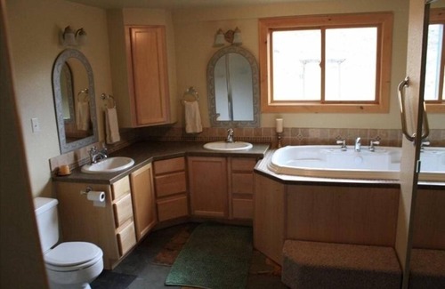 Heppner Cabin | Six Bedroom Country Log Lodge on 20 Acres, Heppner