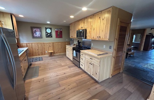 Heppner Cabin | Six Bedroom Country Log Lodge on 20 Acres, Heppner