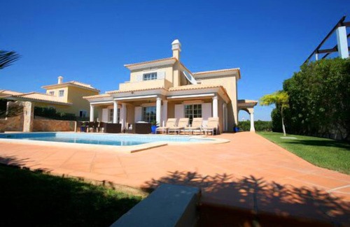 Vale do Garrao Villa | Six bedroom Varandas do Lago villa with Games Room and Pool T119 - Almancil, Algarve