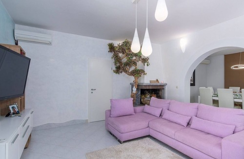 Selina Cabin | Six-bedroom villa with pool and garden in a quiet village near Porec