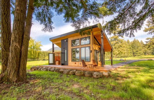Stevenson Apartment | Six cabins on 100 acres in the Gorge with geothermal hot tubs, decks & views