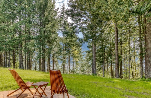 Stevenson Apartment | Six cabins on 100 acres in the Gorge with geothermal hot tubs, decks & views