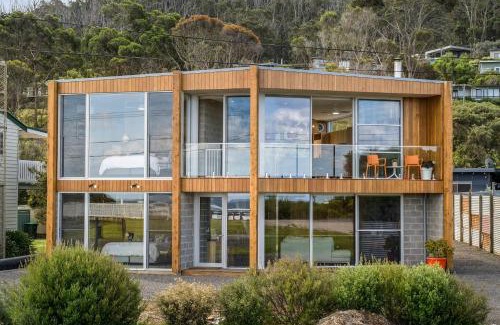 Separation Creek House | Six Degrees