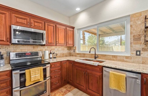 Upland Hills House | Six Flags, Hiking, Shopping|Phoenix | Pool