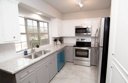 Grand Prairie House | ★ Six Flags ★ Rangers ★ AT&T Stadium ★ DFW Airport ★ Atrium ★ Large Groups
