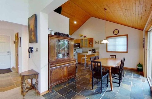 Georgian Bay Cottage | Six-mile Cottage - Three Bedroom Cottage, Sleeps 8