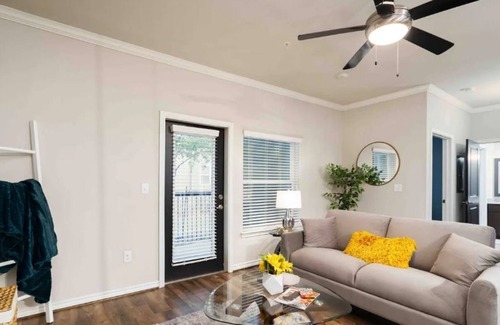 Wetmore Apartment | SixFlags/RIM/LaCantera/Shopping/TheDominion/RestaurantsNearby