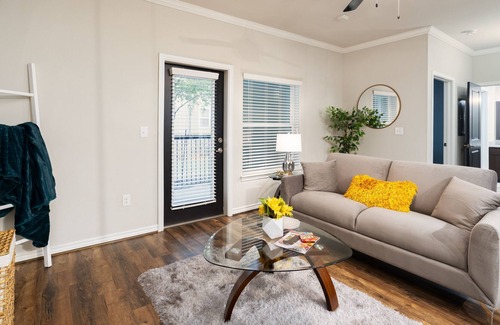 Wetmore Apartment | SixFlags/RIM/LaCantera/Shopping/TheDominion/RestaurantsNearby