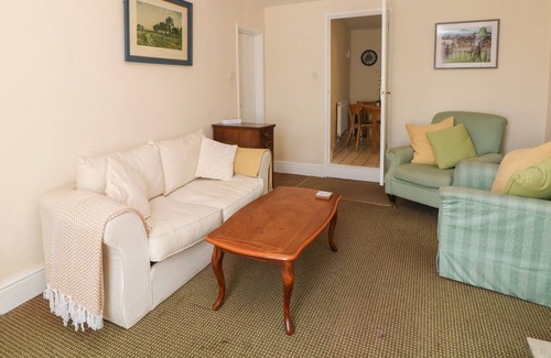 Uttoxeter House | SIXPENCE, pet friendly, character holiday cottage in Uttoxeter