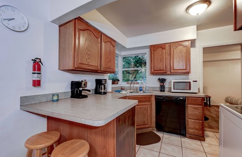 Deltona Lakes House | SIZZLIN' SUMMER SALE Great 2 story in Deltona, FL-Close to Beaches, parks.