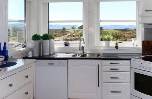 Lammetu House | Sjøbuvågen by Interhome