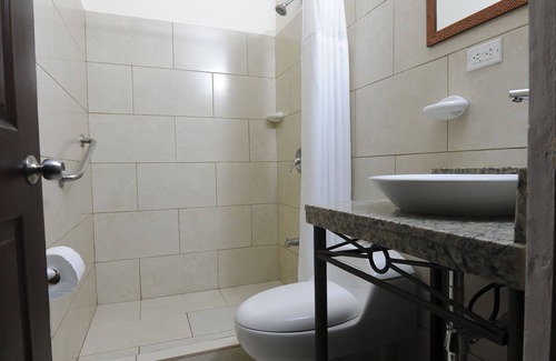 El Coyol Hotel | SJO Airport - Family Oasis