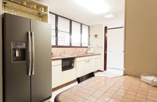 Rio Piedras House | SJU Parrot House & Pool Private Home