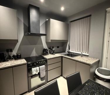 Ogden House | SK Stays Modern Luxury Home With Jacuzzi Bath & Cinema Room