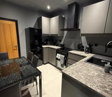 Ogden House | SK Stays Modern Luxury Home With Jacuzzi Bath & Cinema Room