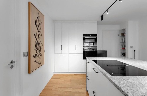 Vesturbær Apartment | SK52 by the Sea, Unique spacious oceanfront luxury - free parking & free wifi