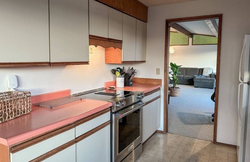 Anacortes House | Skagit Bay View, Sunsets, Hot Tub