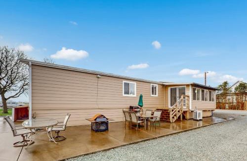 Mount Vernon House | Skagit River Roost