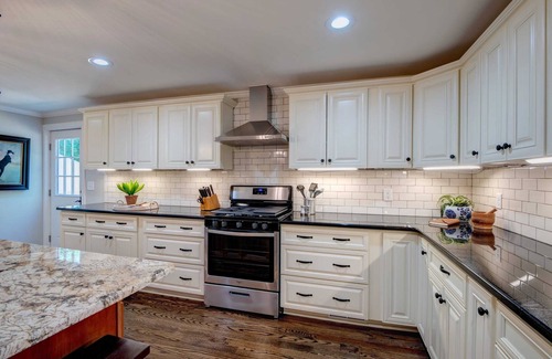 Sennett House | Skaneateles Pet friendly 6 bed 6 bath on Main St very close to downtown center
