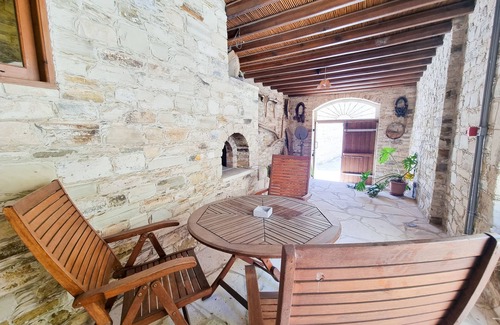 Skarinou Apartment | Skarinou's Landhouse Poolside Apartment