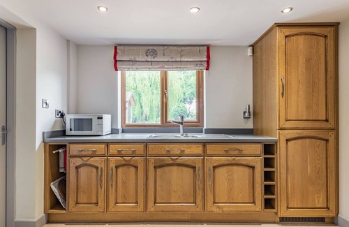 Alfreton Apartment | SKEI'S PLACE, pet friendly, with a garden in Golden Valley