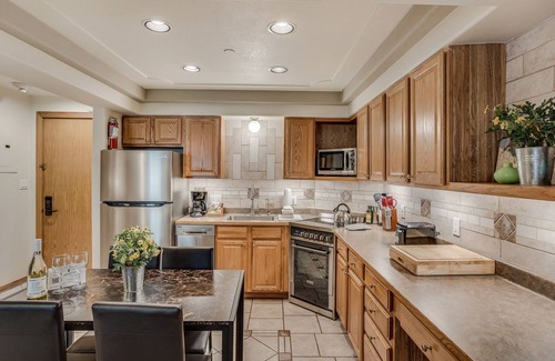 Snowmass Village Condo | 🏔️Ski Access~Hot Tub~Studio Deluxe 203🏔️