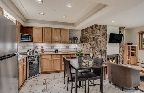 Snowmass Village Condo | 🏔️Ski Access~Hot Tub~Studio Deluxe 203🏔️