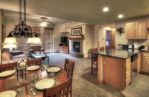 Four O'Clock Condo | Ski Breck at CHRISTMAS, Ski in Ski out, Dec 20 to Dec 27 2025