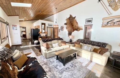 Gallatin Gateway Apartment | Ski Chalet
