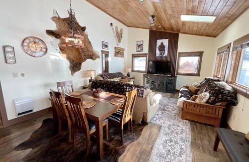 Gallatin Gateway Apartment | Ski Chalet