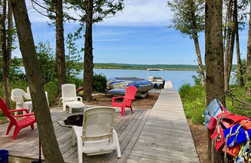 Arcadia House | SKI CRYSTAL! Floating Aqua-PLay-Mat! PONTOON BOAT! Kayaks! NEW WIFI! Gameroom!